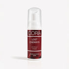 Spumă pentru cuticule Coria Lost Cherryx 100 ml – flacon cu pompă, etichetă vișinie