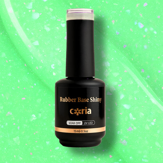 Baza Rubber Shiny Coria 027 Green Mint, flacon 15 ml pe fundal verde cu fulgi