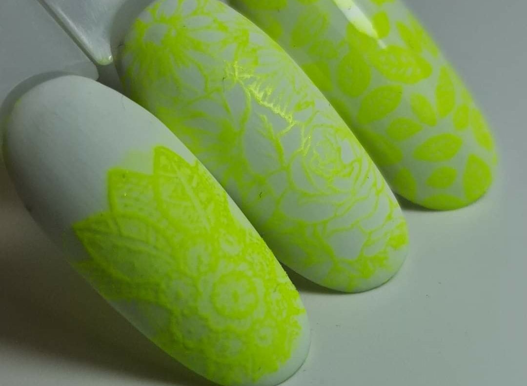 Image of Oja Stampila Verde Neon 8 ml -Uscare lampa 08