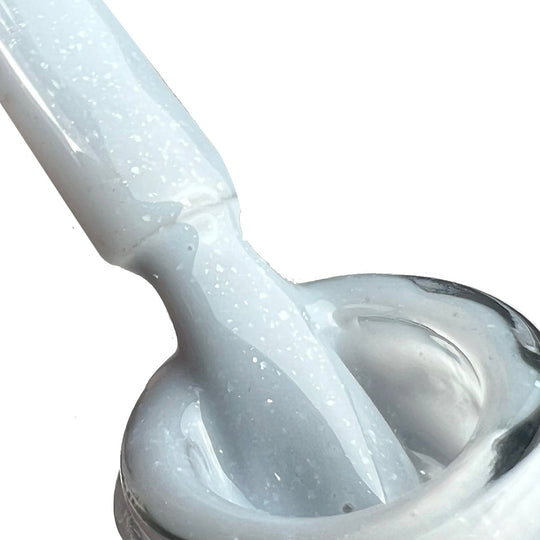 Baza Rubber Shiny Coria 058 – pensulă cu bază alb-gri cu sclipici fin