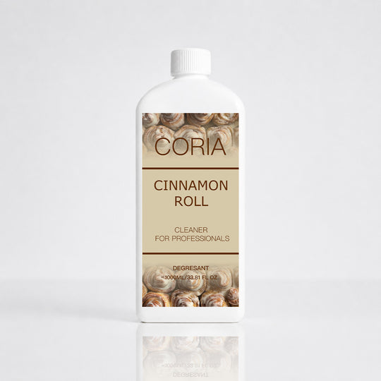 Cleaner Coria Cinnamon Roll 1000 ml – flacon alb cu etichetă cu rulouri cu scorțișoară
