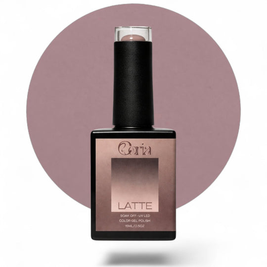 Ojă semipermanentă Coria Latte Nr. 18, flacon 15 ml pe fundal roz-maro